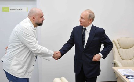 Putin zaczyna zachowywać dystans wobec innych. Przez wirusa