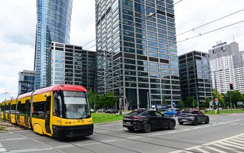 Obecnie nie ma przepisów prawa, które umożliwiałyby dopuszczenie do ruchu tramwaju bez motorniczego