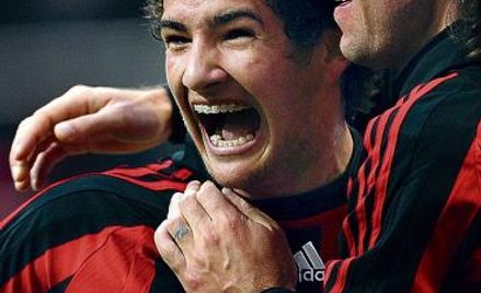 Osiemnastolatek Pato może prześcignąć Kakę i Ronaldo