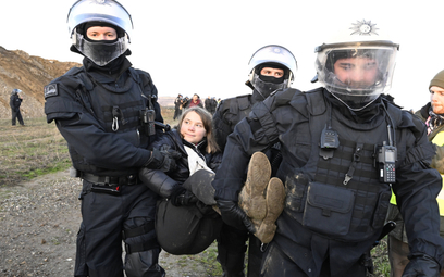 Greta Thunberg zatrzymana przez niemiecką policję w czasie protestu w obronie Luetzerath