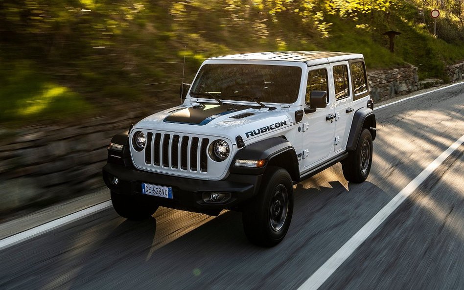 Jeep Wrangler 4xe: Sprzedaje się świetnie, mimo że go nie ma