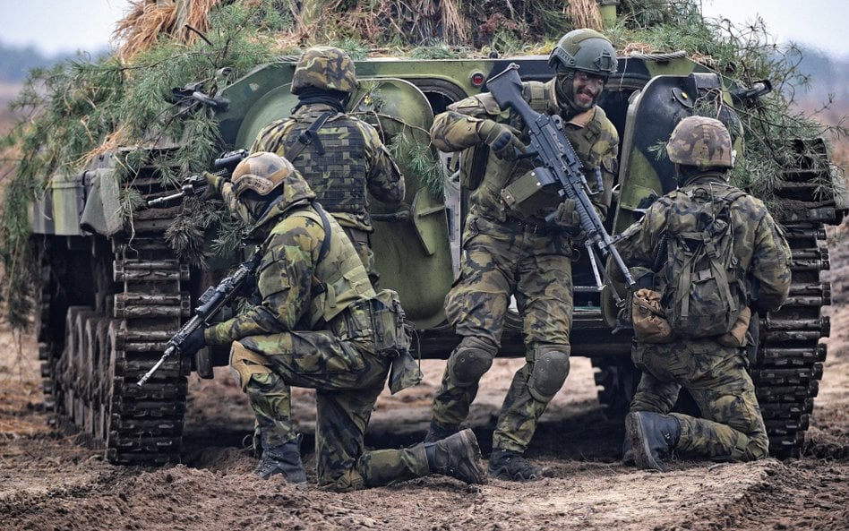 Polscy żołnierze w czasie ćwiczeń