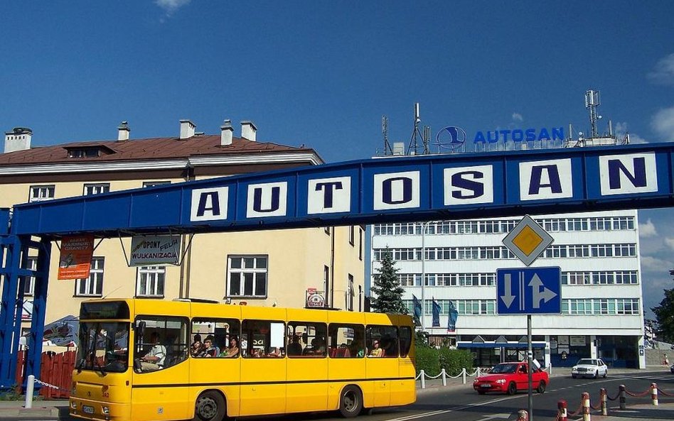 Przetarg MON na autokary: Autosan spóźnił się celowo