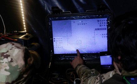 Operator drona w obwodzie donieckim na Ukrainie.
