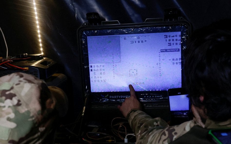 Operator drona w obwodzie donieckim na Ukrainie.