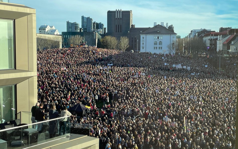 Tysiące kobiet wyszło na ulice. Dołączyła do nich premier kraju