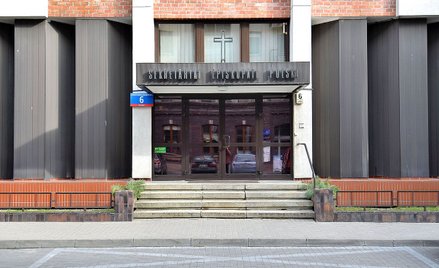 Większość Polaków chce dymisji Episkopatu