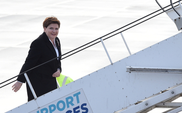 Premier Beata Szydło na lotnisku przed wylotem do Berlina