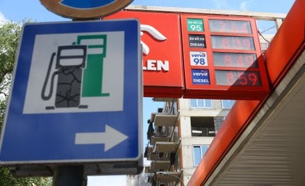 Od weekendu paliwo ma w Polsce stanieć o 1,2-1,3 złotego