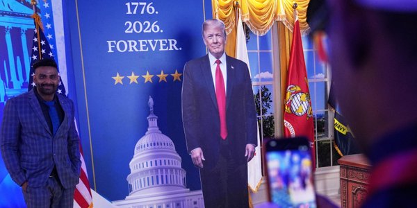 250. rocznica powstawania USA. Donald Trump postan