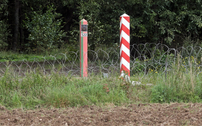 Drut kolczasty na granicy pomiędzy Polską i Białorusią