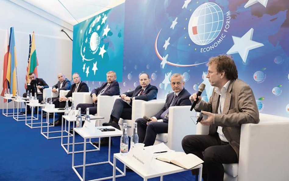Uczestnicy debaty zgodzili się, że dziś cyberataki mogą być groźne dla wielkich instytucji finansowy