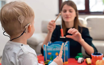 Wczesne wykrycie wad słuchu pozwala wspomagać rozwój dziecka – zwłaszcza mowę, słuch i język foniczn