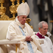 Incydent w Watykanie. Papież Franciszek przeprasza za swe zachowanie