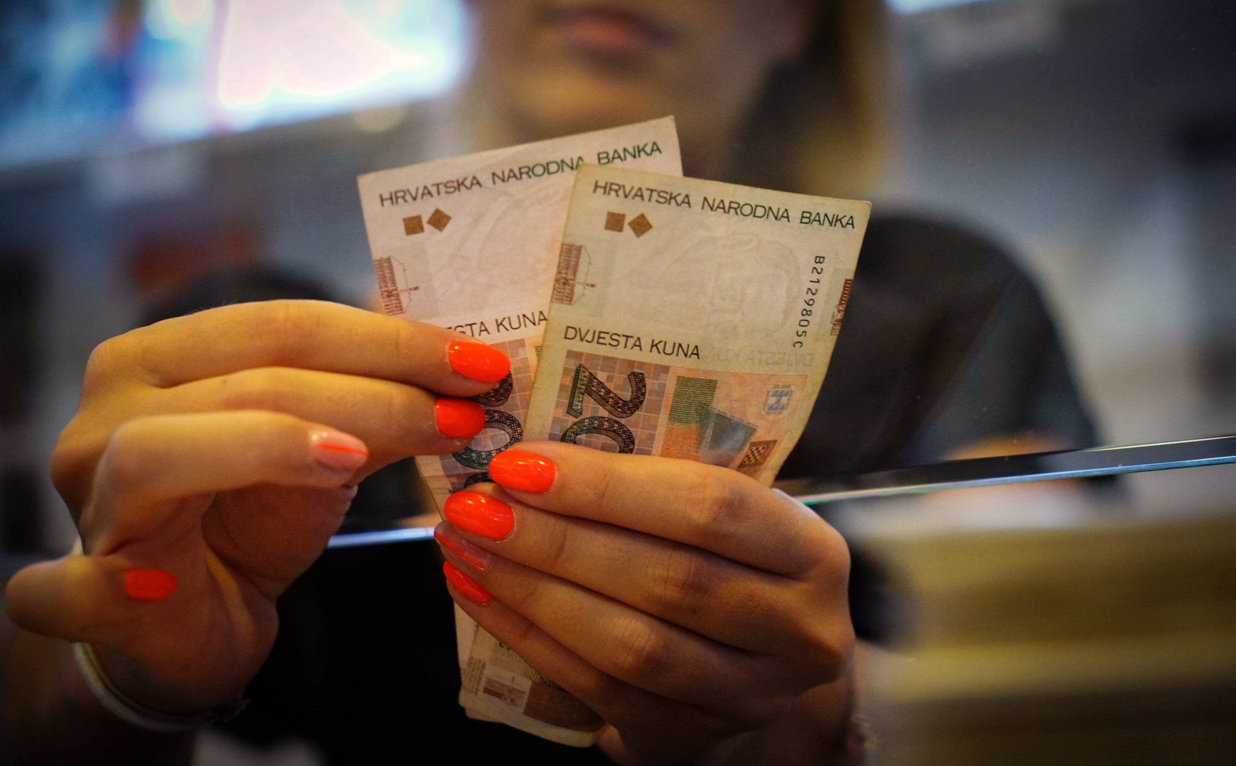 Płacenie gotówką za granicą Polakom nie przeszkadza, bo ją lubią