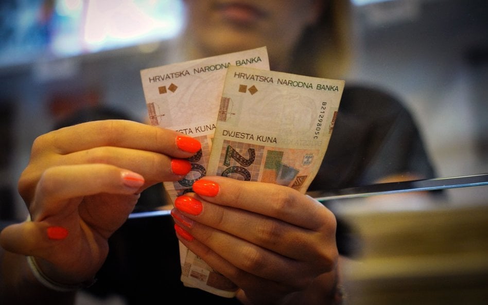 Płacenie gotówką za granicą Polakom nie przeszkadza, bo ją lubią