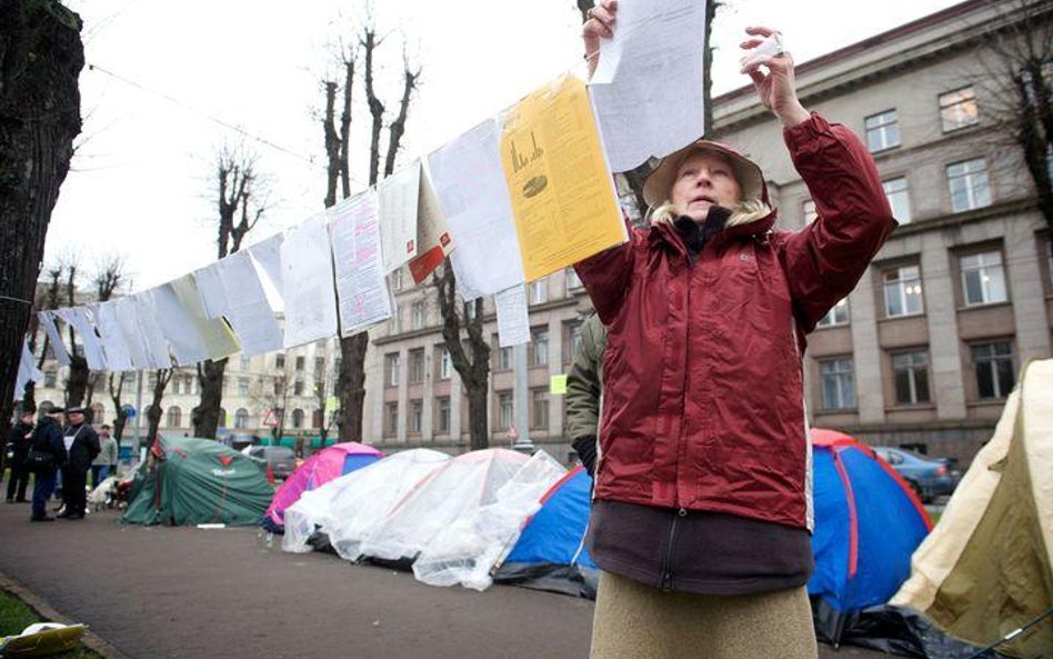 Ryga, 11 grudnia. Obozowisko pod kancelarią premiera Łotwy