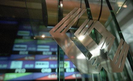 Szczepienia rozpoczęte, tanieją spółki "covidowe"