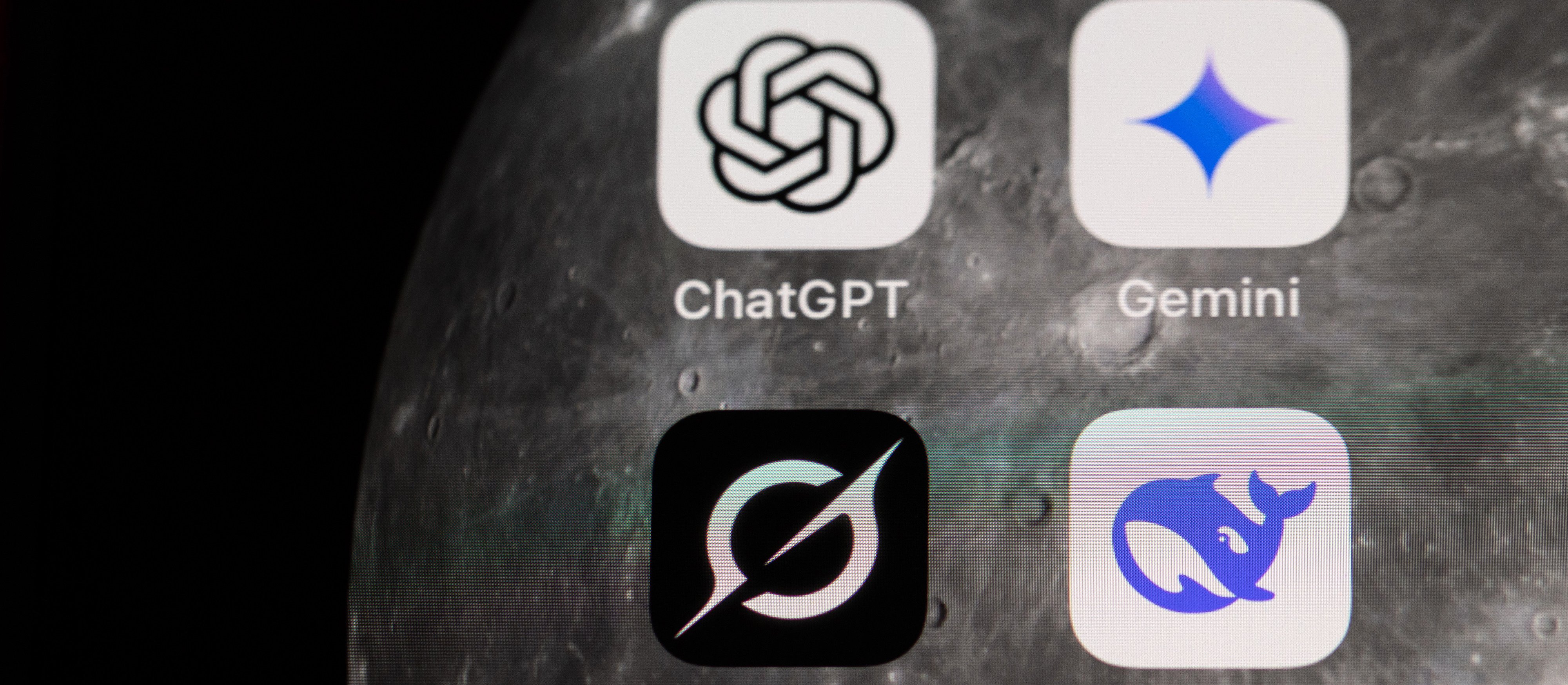 Sztuczna inteligencja „pokochała” język polski? Wygrał w amerykańskich badaniach