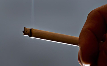 Rząd chce rekordu akcyzy na papierosy, ale gra nie fair
