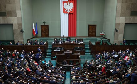 Polityka ma rozwiązywać problemy Polaków, a nie budować mity o narodowej zdradzie czy wielkości. Cel