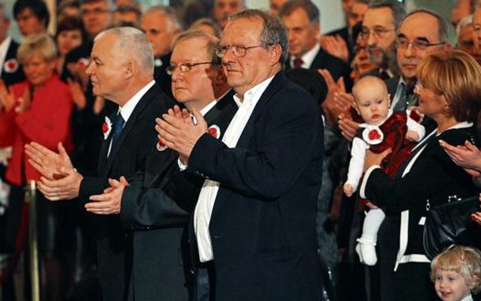 Order odebrali w środę: były premier Jan Krzysztof Bielecki (pierwszy z lewej), były minister Aleksa