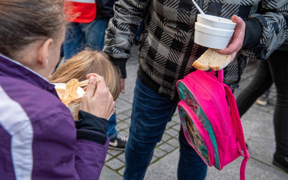 2 mln Polaków żyje w skrajnym ubóstwie. 15,7 mln poniżej minimum socjalnego