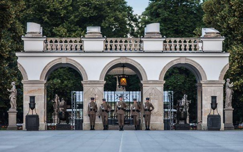 Dwie nowe tablice na Grobie Nieznanego Żołnierza