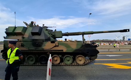 AHS Krab, samobieżna armatohaubica kalibru 155 mm na defiladzie z okazji Święta Wojska Polskiego 15 