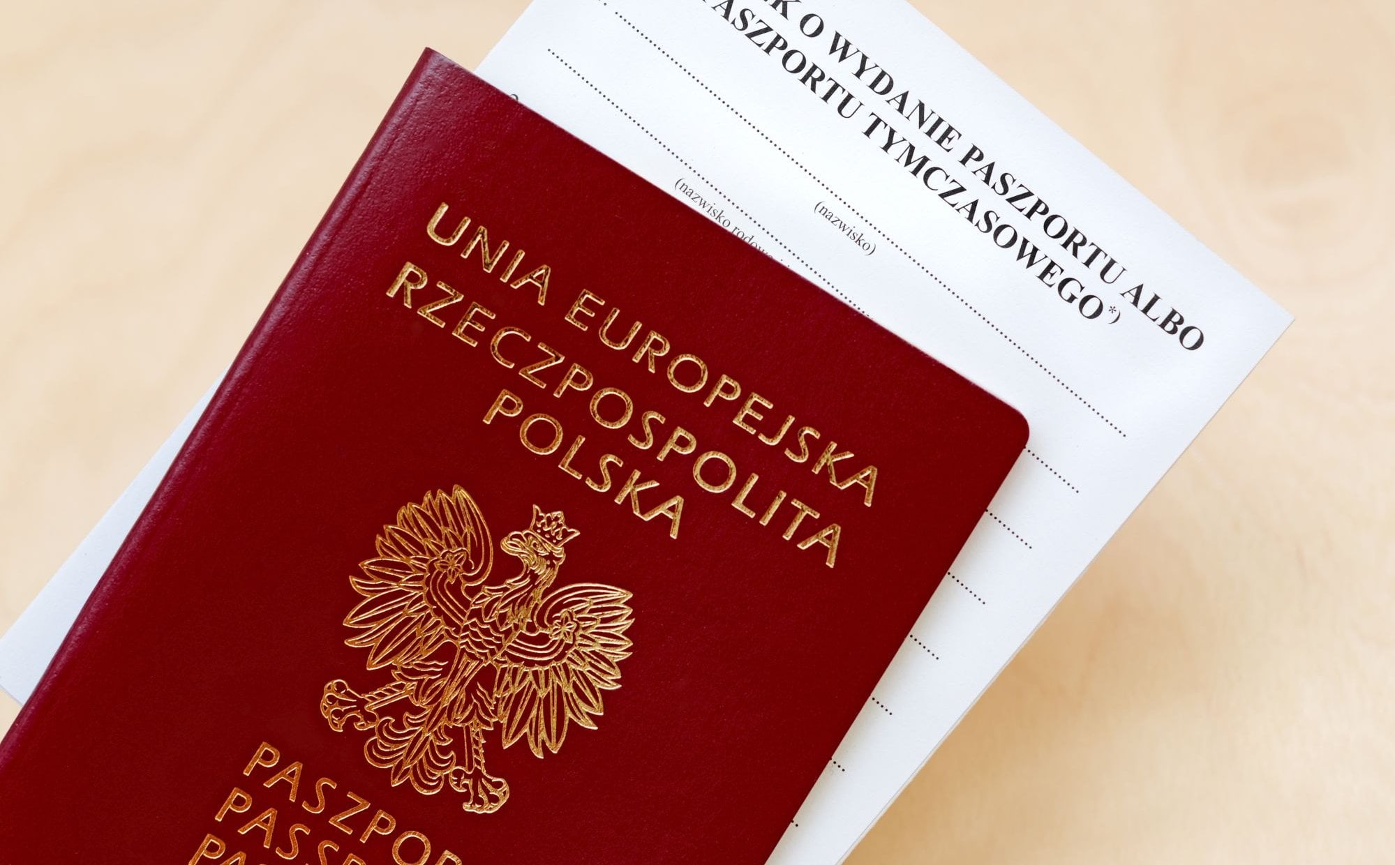 Paszport będzie miał niedługo nowy wzór, a poczta dostarczy go do domu