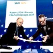 Raport SGH i Forum Ekonomicznego przedstawili w Karpaczu rektor SGH dr hab. Piotr Wachowiak (z prawe