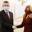 Dymisja rządu na Słowacji - w maseczkach i rękawiczkach