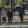 Rosyjscy żołnierze na ulicy w obwodzie chersońskim