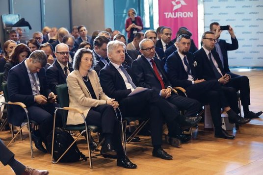 Przemówienia premiera Morawieckiego podczas kongresu słuchano przy pełnej sali, na której obecny był