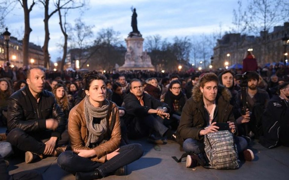 Ruch protestu „nuit debout” rozpoczął się 31 marca na placu Republiki w Paryżu. I wciąż trwa.