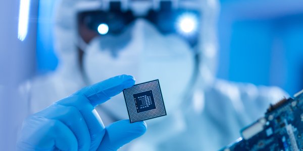 Mikrofalowy mózg przyszłości. Rewolucyjny chip, który ma zmienić smartfony i AI