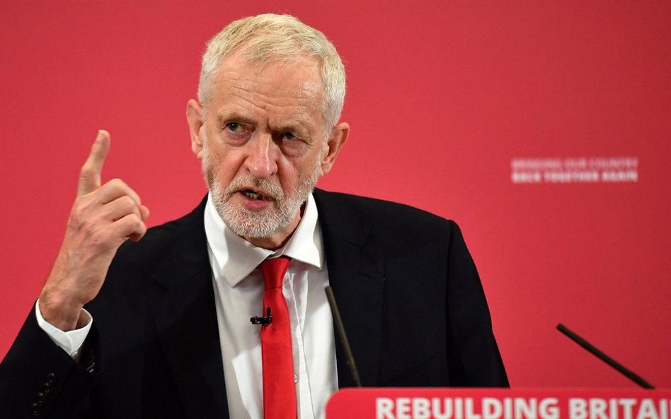 Corbyn: Farage sprzedaje wyborcom "maść na szczury" w sprawie brexitu