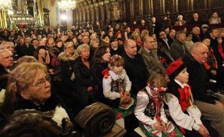 Kard. Stanisław Dziwisz mówił do wiernych na pasterce w katedrze wawelskiej: Nie zbudujemy szczęśliw