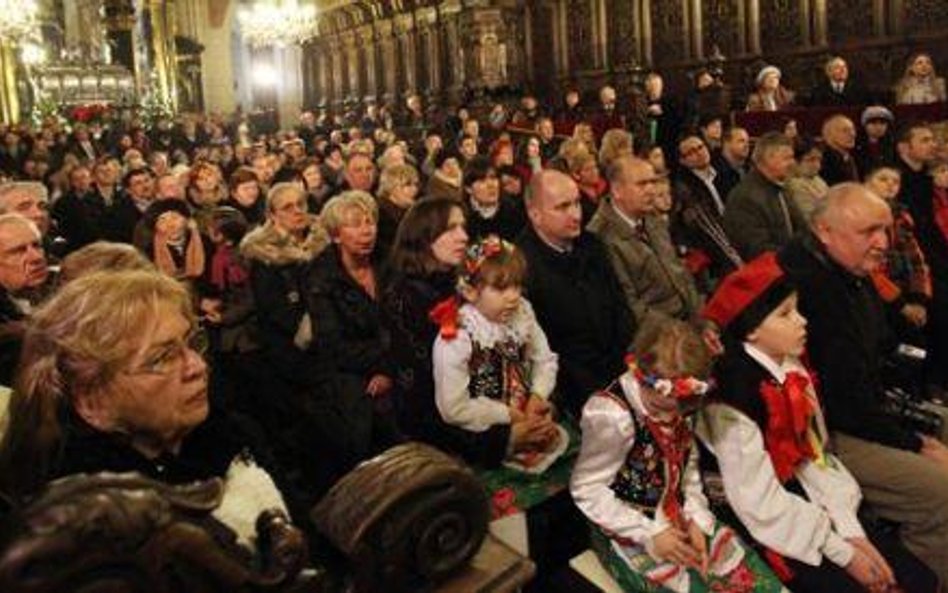 Kard. Stanisław Dziwisz mówił do wiernych na pasterce w katedrze wawelskiej: Nie zbudujemy szczęśliw
