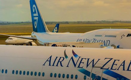 Odmówiła obejrzenia filmu z instrukcją bezpieczeństwa. Wyrzucono ją z samolotu