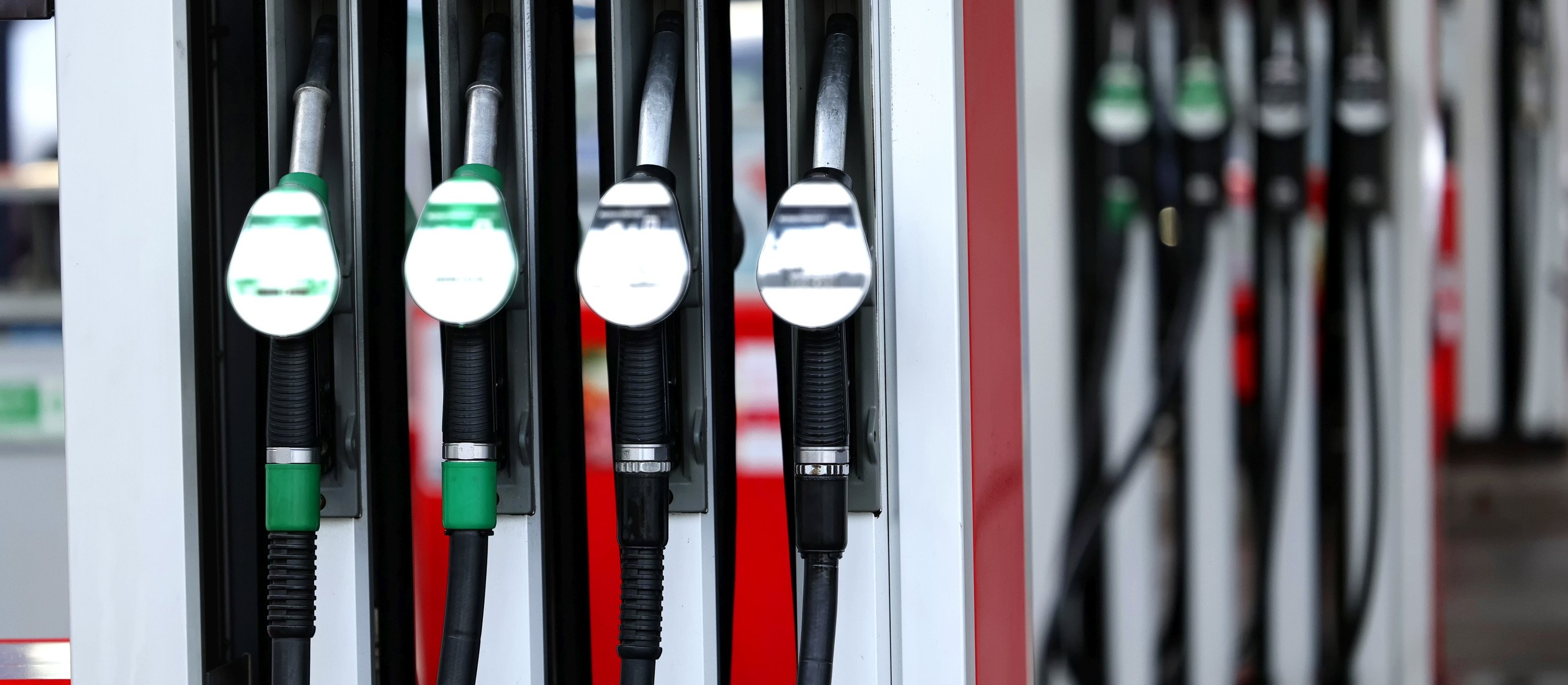 Rząd podał maksymalne ceny paliw na weekend. Benzyna i diesel potanieją