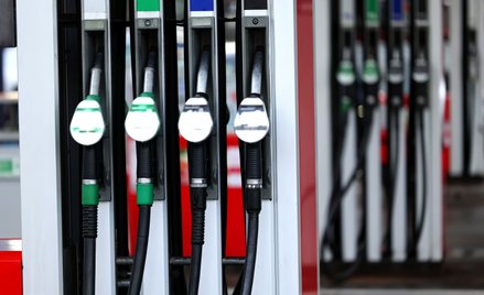 Powrót programu CPN. Premier ogłasza obniżkę VAT na paliwa pod koniec wakacji