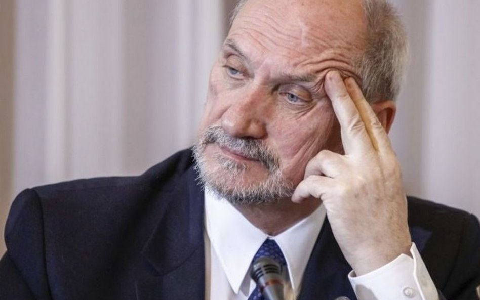 Macierewicz: Rosja próbowała wpłynąć na wynik wyborów