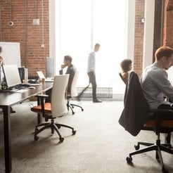 Umowa B2B vs etat – nowe uprawnienia PIP