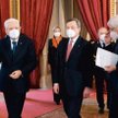 Mario Draghi (w środku) tuż przed zaprzysiężeniem w towarzystwie prezydenta Sergia Mattarelli. 13 lu