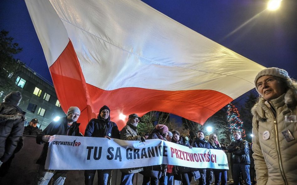 Protest przeciwników reformy ustaw o KRS i Sądzie Najwyższym, zorganizowany przez ruch Obywatele RP