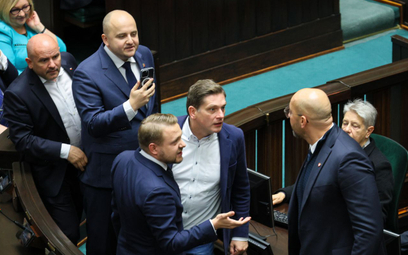 Obrady Sejmu, za chwilę głosowanie nad odwołaniem członków komisji lex Tusk