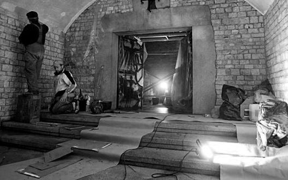 Trumny w alabastrowym sarkofagu