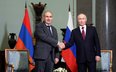 Prezydent Rosji Putin i premier Armenii Paszynian spotykają się w Petersburgu. Zdjęcie z 22 grudnia 