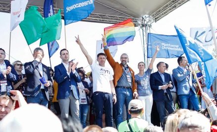 Liderzy partii i KOD podczas sobotniej demonstracji w Warszawie. Razem na scenie i razem w polityce?